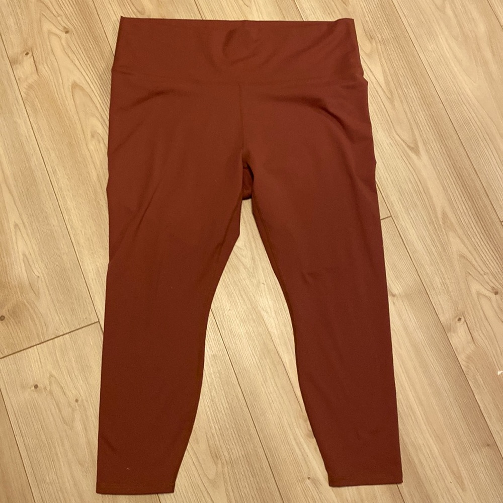 NWOT FABLETICS POWERHOLD HIGHWAISTED LEGGINGS.